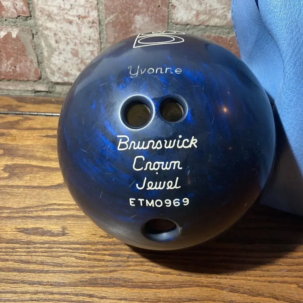 Brunswick bowling ball (Crown Jewel) and Brunswick bag vintage